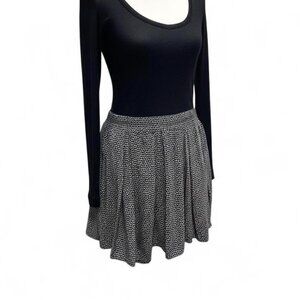 Brandy Melville Mini Skirt Black White Daisy One Size Elastic Waist Skater